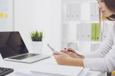 Manifatura ofis çalışanı