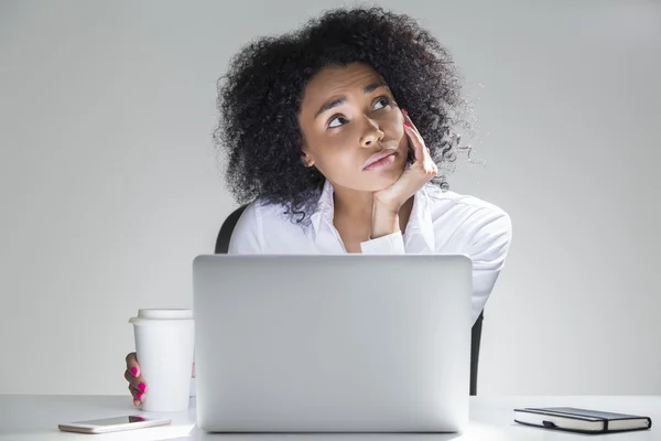 Dagdromen schattig office medewerker — Stockfoto