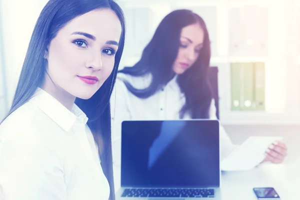 Businesswoman with long hair and her colleague — Stock Photo, Image