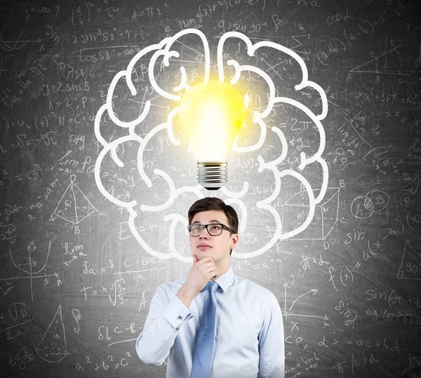 Businessman in glasses and giant brain icon — Stock Photo, Image