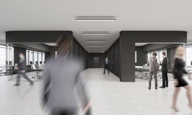 İnsanlar siyah ve cam duvarlı ofiste