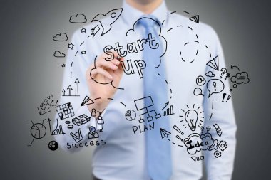 İşadamı kroki üzerinde glassboard başlatılması proje çizim