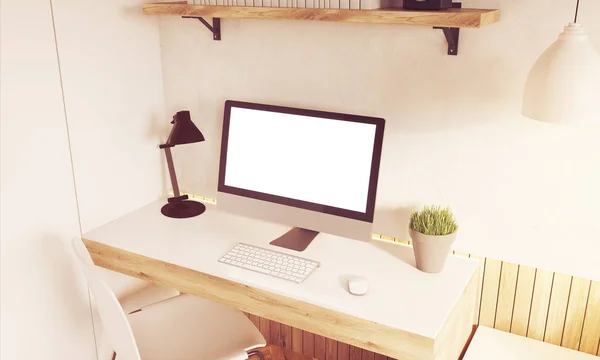 Sonnenbeschienener Computer auf Schreibtisch zu Hause — Stockfoto