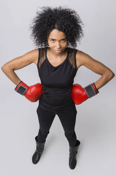 アフリカ系アメリカ人のボクサーの女の子のトップ ビュー — ストック写真