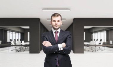 CEO içinde yazıhane ile iki konferans salonları