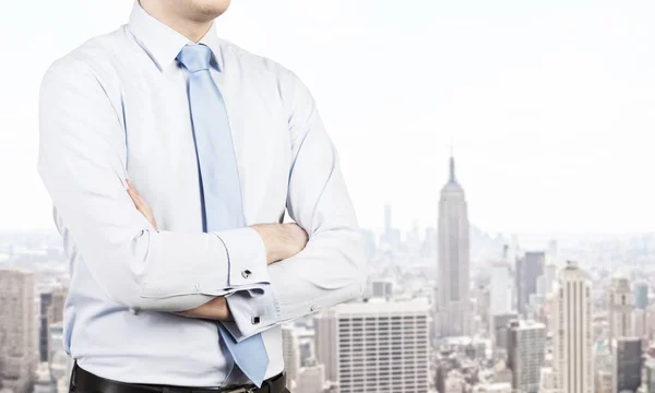 Oberkörper eines Geschäftsmannes gegen New Yorker Sicht — Stockfoto
