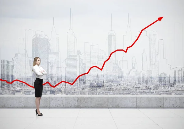 Woman on rooftop with city in the background — Stock Photo, Image