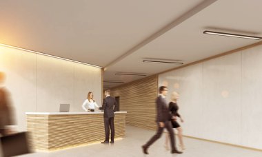 Sarışın resepsiyonist konuşan adam. Çift gidiyor