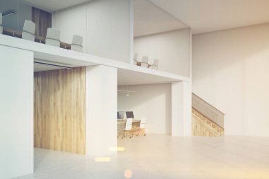 İki katlı ofis konferans salonları ve compute yan görünüm