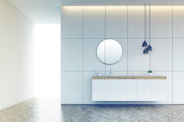 Banyo lavabo yuvarlak ayna ile döşenmiş duvar, tonda