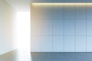 Bir boş banyo iç döşemeli bir duvar, sesi ile önden görünümü