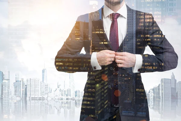 Businessman buttoning his suit in a city — Stock Photo, Image