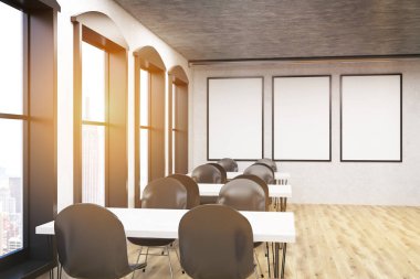 Çatı kafe tonda üç dikey afiş ile