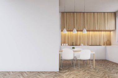 Mutfak, yemek masası ve bir boş duvar