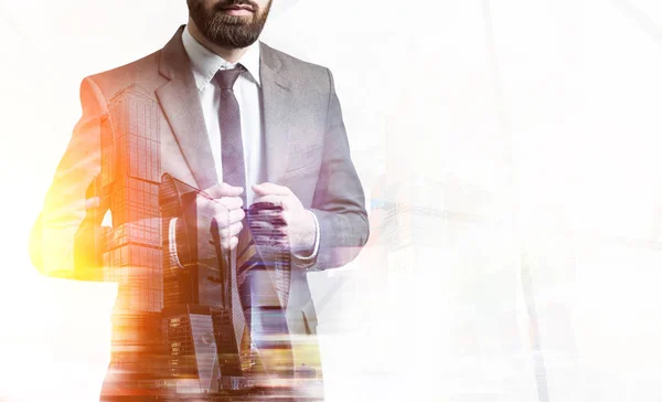 Bearded businessman in city — Stock Photo, Image