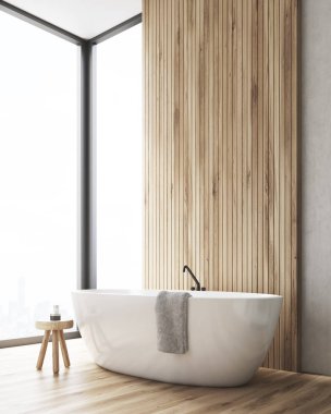 Bir banyo küvet ve küçük bir sandalyeyle köşesinde