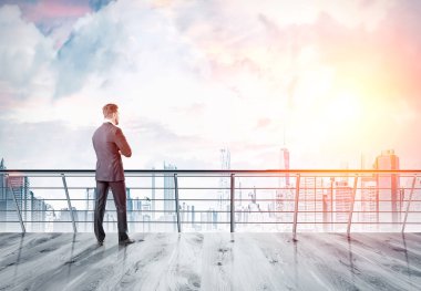 Sakallı adam sabah city adlı bakan balkon