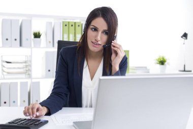 Müşteri destek dept çalışan