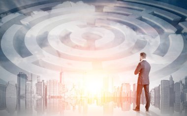 Bir şehirde bir labirent ile işadamı