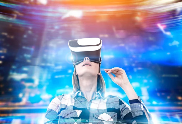 Woman in vr glasses in a room — Stock Photo, Image