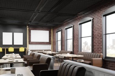 Cafe iç kahverengi kanepe ve posterler