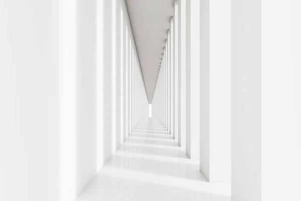 Long couloir avec colonnes blanches et plancher — Photo