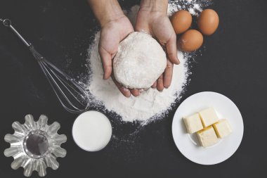 Hamur holding eller Üstten Görünüm