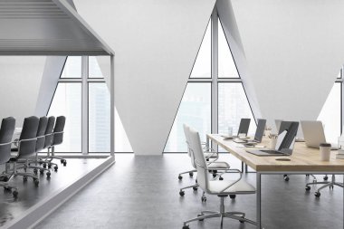 Üçgen windows ile açık ofis