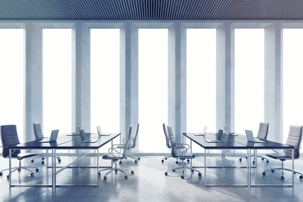 Conference room with wide shades on the window — Stock Photo, Image
