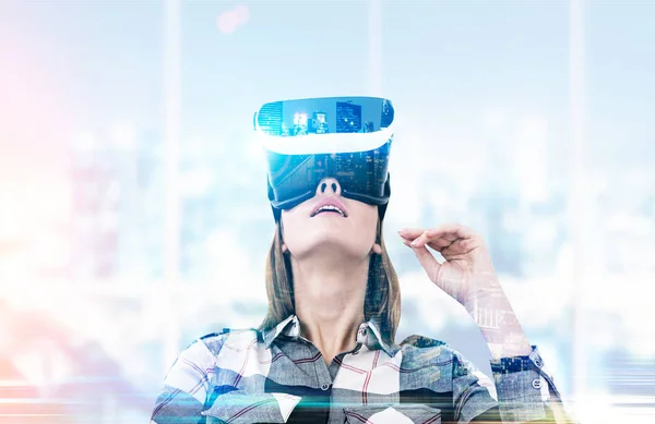 Woman in vr glasses in an office — Stock Photo, Image