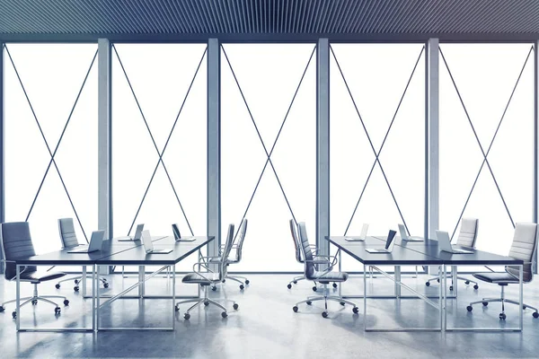 Sala de conferencias con patrón de ventana en forma de x — Foto de Stock