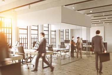 İş yerinde firma çalışanları