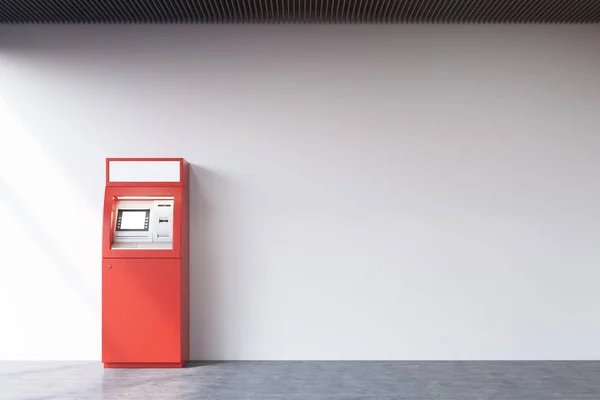 Röd bankomat nära betongväggen — Stockfoto