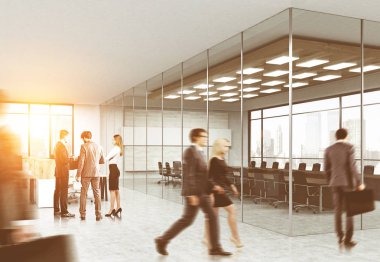 Ofis çalışanları kendi işyerinde