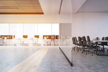 Tonda bir açık ofis konferans salonu