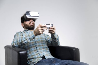 Sakallı adam denetleyicisiyle vr bardaklarda