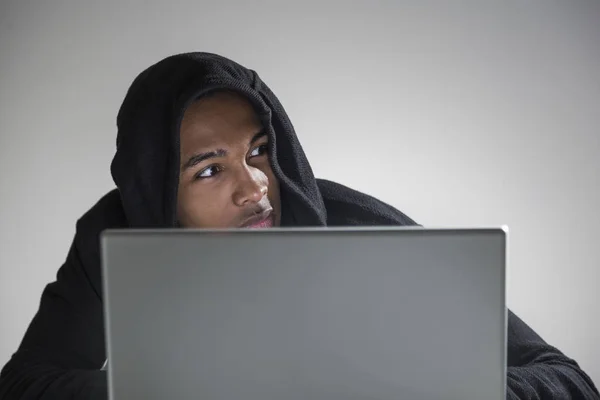 Alert African American hacker — Stock Photo, Image