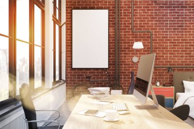 Tuğla duvarlar ve tonda poster, ev ofis