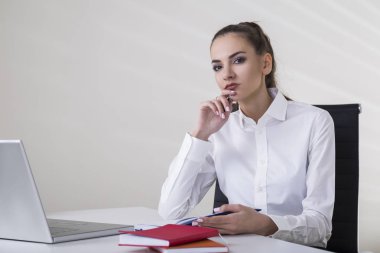 Ofiste düşünceli Yöneticisi