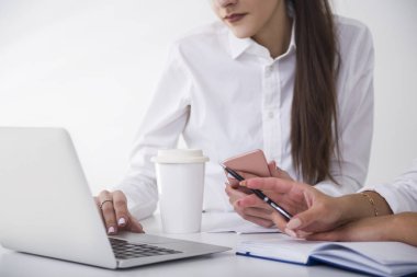 İki kadın ofiste yakın çekim