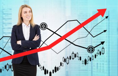 Sarışın kadın ve şehirde kırmızı grafik