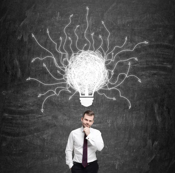 Pensive man and light bulb with arrows — Stock Photo, Image