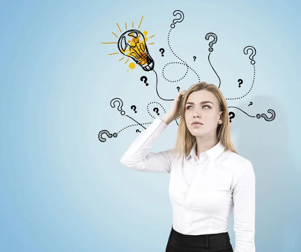 Woman scratches head, light bulb and questions — Stock Photo, Image