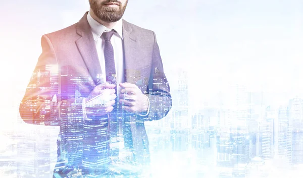 Bearded businessman in night city — Stock Photo, Image