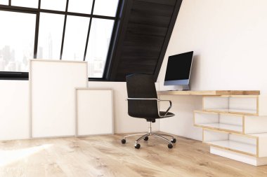 Posterler tavan ile ev ofis köşesinde