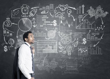 Afrika kökenli Amerikalı adam ve yazı tahtası üstünde başlamak