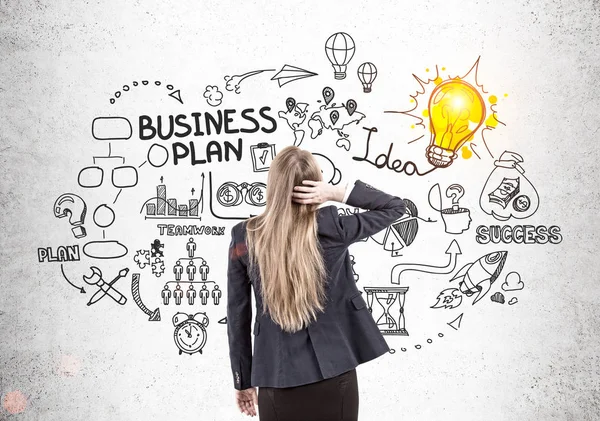 Mulher brainstorming ideias de negócios — Fotografia de Stock