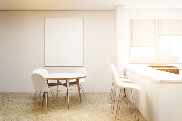 Cozinha compacta com mesa redonda, tonificada — Fotografia de Stock