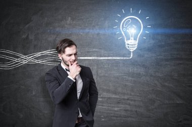 Dalgın adam ve ampul telleri ile