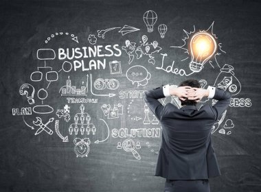 İş Planı düzeni bakan adam